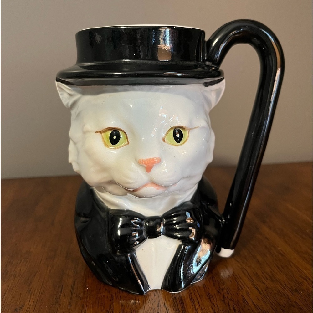 Quon Quon Japan Cat
Ceramic Mug Vintage Top Hat Tuxedo Hand Painted 1980, 20oz